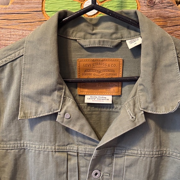 Levi's Premium Men's Sage Green Denim Jacket. Size large - Picture 2 of 15